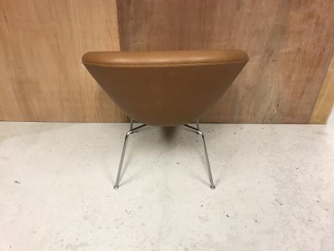 Arne Jacobsen. Gryden. Ny polstret. Walnut elegance. Design M bler